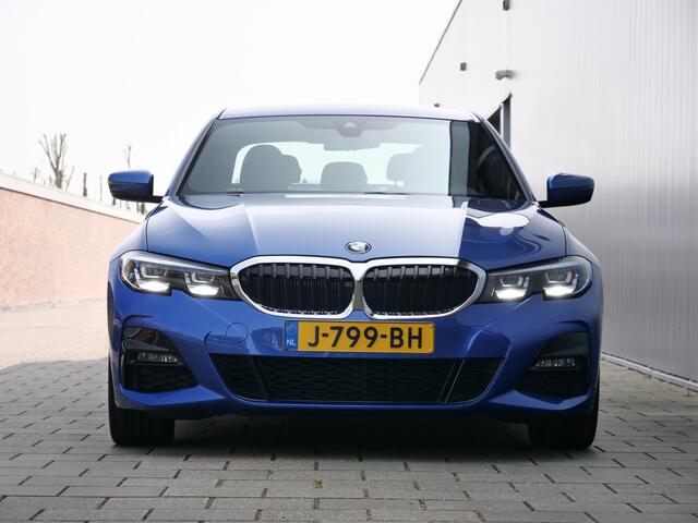 BMW 3-SERIE 320i 184pk Executive Edition M-Sport Automaat LED / 18 Inch / Navigatie / DAB