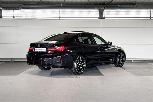 BMW 3-SERIE Sedan 318i | M Sportpakket | Elektrisch bediend glazen schuif-/kanteldak