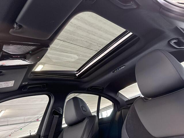 BMW 3-SERIE Sedan 320e | Elektrisch verwarmde voorstoelen | Geluidswerende ramen