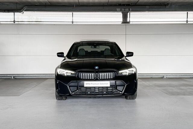 BMW 3-SERIE Sedan 320e | M Sportpakket | Trekhaak met elektrisch wegklapbare kogel