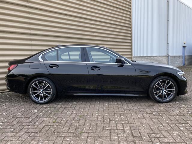 BMW 3-SERIE 320i High Executive Automaat | Leder | Sport pack | Camera