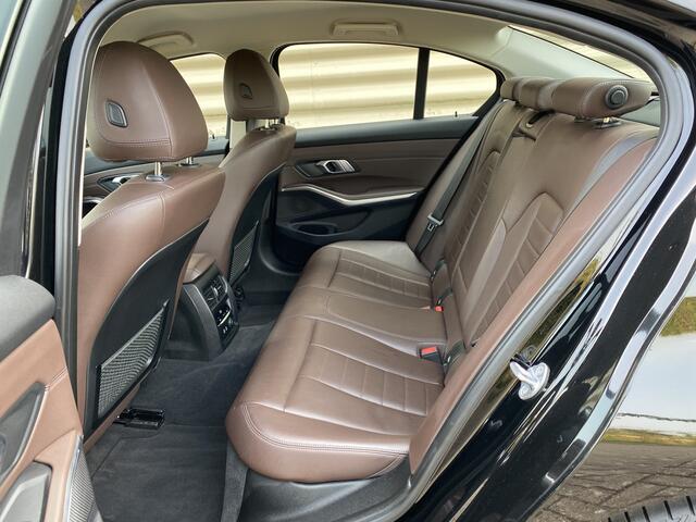 BMW 3-SERIE 320i High Executive Automaat | Leder | Sport pack | Camera