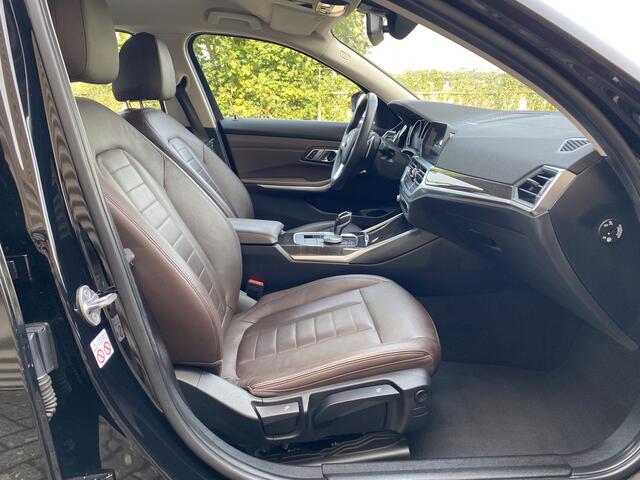 BMW 3-SERIE 320i High Executive Automaat | Leder | Sport pack | Camera