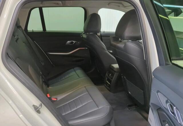 BMW 3-SERIE Touring 320i Automaat Executive Sportline Harman Kardon Audio Sportstoelen Leer Stoelverwarming Life Cockpit Prof Dab Carplay Shadow Line NL Auto BTW 1e Eigenaar