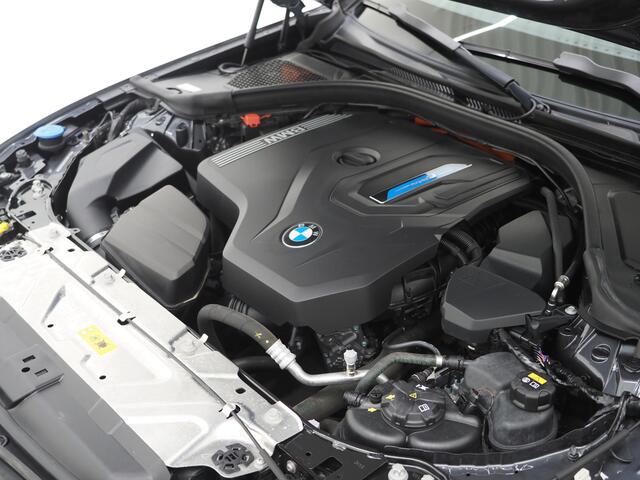 BMW 3-SERIE Touring 330e High Executive | Panoramadak | Co-Pilot | Laser LED | 360 | Keyless | Memory