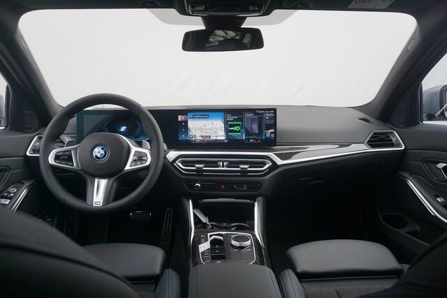 BMW 3-SERIE Touring 320e M Sport / Trekhaak / M Performance onderdelen