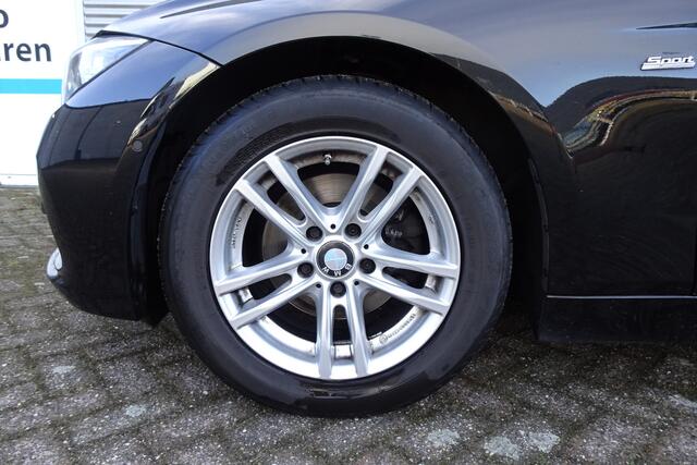 BMW 3-SERIE 320D AUTOMAAT SPORTSTOELEN TREKHAAK HUD STOELVERWARMING