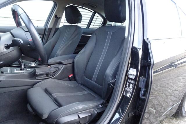 BMW 3-SERIE 320D AUTOMAAT SPORTSTOELEN TREKHAAK HUD STOELVERWARMING