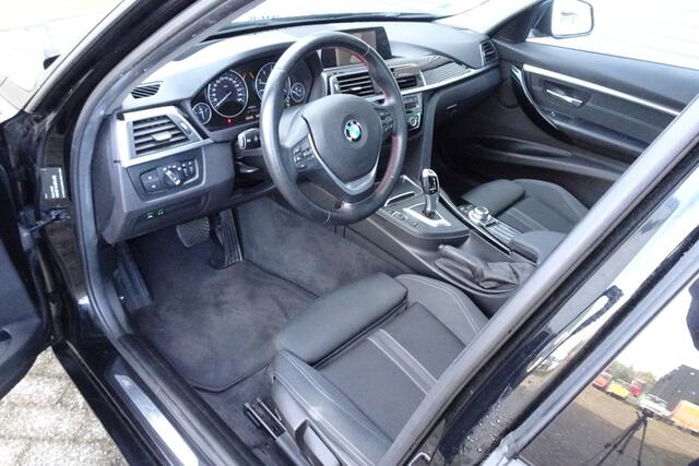 BMW 3-SERIE 320D AUTOMAAT SPORTSTOELEN TREKHAAK HUD STOELVERWARMING