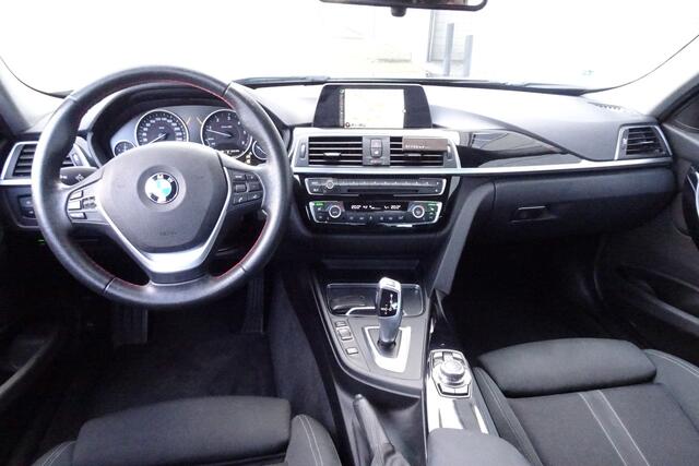 BMW 3-SERIE 320D AUTOMAAT SPORTSTOELEN TREKHAAK HUD STOELVERWARMING