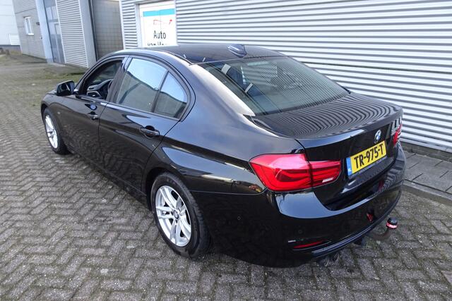 BMW 3-SERIE 320D AUTOMAAT SPORTSTOELEN TREKHAAK HUD STOELVERWARMING