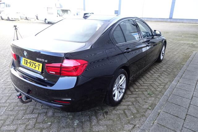 BMW 3-SERIE 320D AUTOMAAT SPORTSTOELEN TREKHAAK HUD STOELVERWARMING