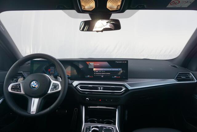 BMW 3-SERIE Sedan 320e