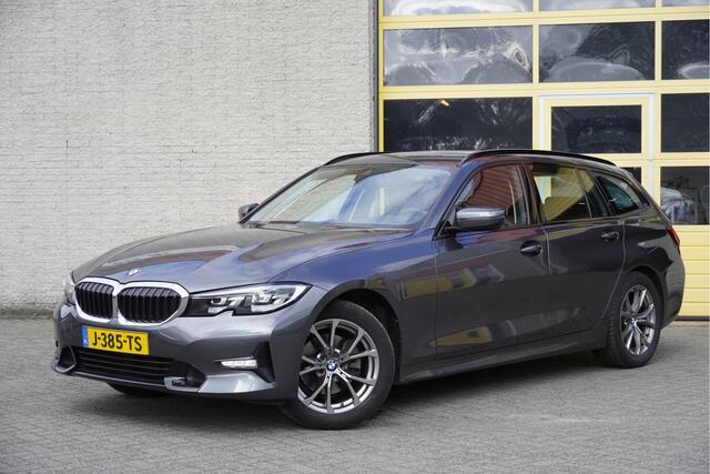 BMW 3-SERIE Touring 320i 184PK! Executive Sport BJ2020 Lmv 17" | Led V+A | Pdc | Navi | Luxe raamlijsten | Luxe dakrailing | Elek. achterklep | Virtual cockpit | Climate control | Cruise control | Sportstoelen | Getint glas