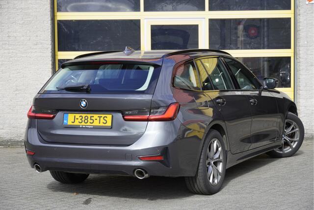 BMW 3-SERIE Touring 320i 184PK! Executive Sport BJ2020 Lmv 17" | Led V+A | Pdc | Navi | Luxe raamlijsten | Luxe dakrailing | Elek. achterklep | Virtual cockpit | Climate control | Cruise control | Sportstoelen | Getint glas