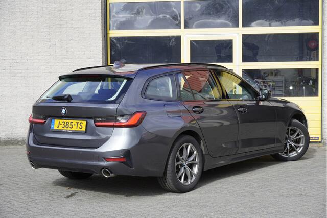 BMW 3-SERIE Touring 320i 184PK! Executive Sport BJ2020 Lmv 17" | Led V+A | Pdc | Navi | Luxe raamlijsten | Luxe dakrailing | Elek. achterklep | Virtual cockpit | Climate control | Cruise control | Sportstoelen | Getint glas