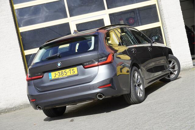 BMW 3-SERIE Touring 320i 184PK! Executive Sport BJ2020 Lmv 17" | Led V+A | Pdc | Navi | Luxe raamlijsten | Luxe dakrailing | Elek. achterklep | Virtual cockpit | Climate control | Cruise control | Sportstoelen | Getint glas
