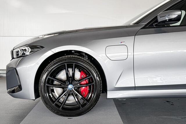 BMW 3-SERIE Sedan 320e | M Sportpakket Pro | Elektrisch bediend glazen schuif-/kanteldak