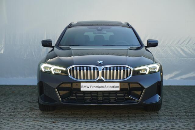 BMW 3-SERIE Touring 320i M Sport / Trekhaak / Hifi / Stoel- en Stuurverwarming / Comfort Acces / Panorama Dak