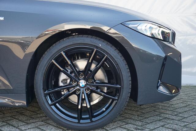 BMW 3-SERIE Touring 320i M Sport / Trekhaak / Hifi / Stoel- en Stuurverwarming / Comfort Acces / Panorama Dak