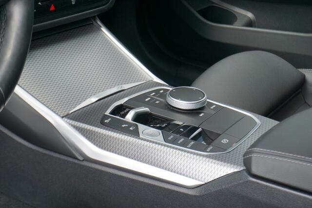 BMW 3-SERIE TOURING 330E XDRIVE LCi - M SPORT - LEDER - PANO - EL. TREKH.