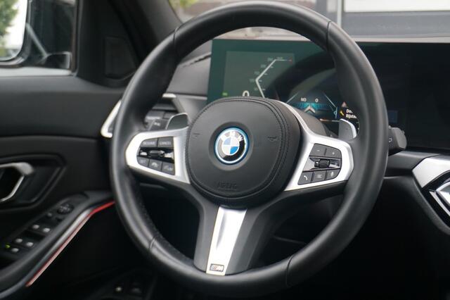 BMW 3-SERIE TOURING 330E LCI XDRIVE M-SPORT - LEDER - PANO - AMBIENTE