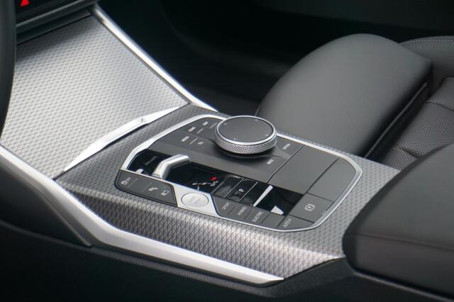 BMW 3-SERIE TOURING 330E LCI XDRIVE M-SPORT - LEDER - PANO - AMBIENTE
