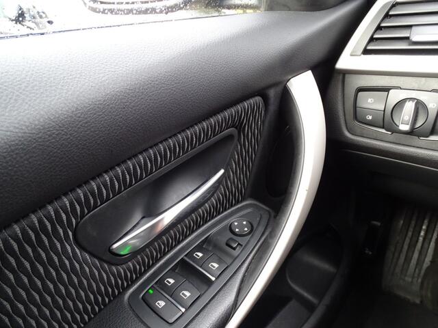 BMW 3-SERIE 318I EXECUTIVE-Automaat-Navi-Media-Pdc-Blth-Cruise-Clima