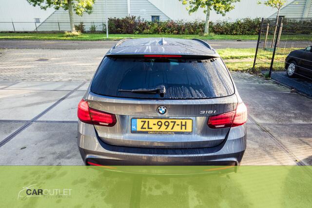 BMW 3-SERIE Touring 318i M Sport Corporate Lease Automaat, M-pakket, Achteruitrijcamera, stoelverw. , automatische trekhaak. Onlangs onderhoudsbeurt gehad!