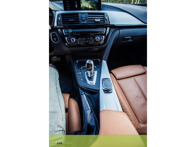 BMW 3-SERIE Touring 318i M Sport Corporate Lease Automaat, M-pakket, Achteruitrijcamera, stoelverw. , automatische trekhaak. Onlangs onderhoudsbeurt gehad!
