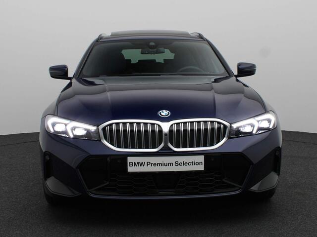 BMW 3-SERIE Touring 330e M Sportpakket | Innovation Pack | Comfort Pack | Stuurwielrand Verwarmd | Trekhaak | Panoramadak | Elektrisch Verstelbare Stoelen | Harman Kardon | 19''