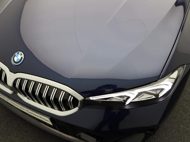 BMW 3-SERIE Touring 330e M Sportpakket | Innovation Pack | Comfort Pack | Stuurwielrand Verwarmd | Trekhaak | Panoramadak | Elektrisch Verstelbare Stoelen | Harman Kardon | 19''