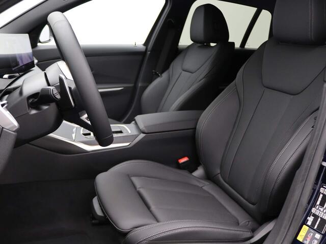 BMW 3-SERIE Touring 330e M Sportpakket | Innovation Pack | Comfort Pack | Stuurwielrand Verwarmd | Trekhaak | Panoramadak | Elektrisch Verstelbare Stoelen | Harman Kardon | 19''
