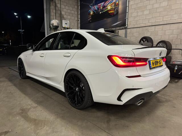 BMW 3-SERIE 320i M-Sport,LED,NaviPro,Lane Ass.,Half Leder,Carpay,Clima,Cruis