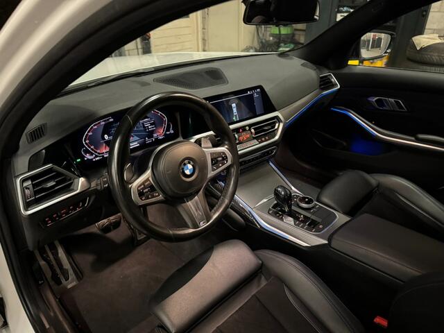 BMW 3-SERIE 320i M-Sport,LED,NaviPro,Lane Ass.,Half Leder,Carpay,Clima,Cruis