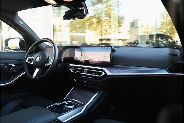 BMW 3-SERIE 318i M Sport Automaat / Schuif-kanteldak / Trekhaak / Sportstoelen / Parking Assistant / M Sportonderstel / Stoelverwarming