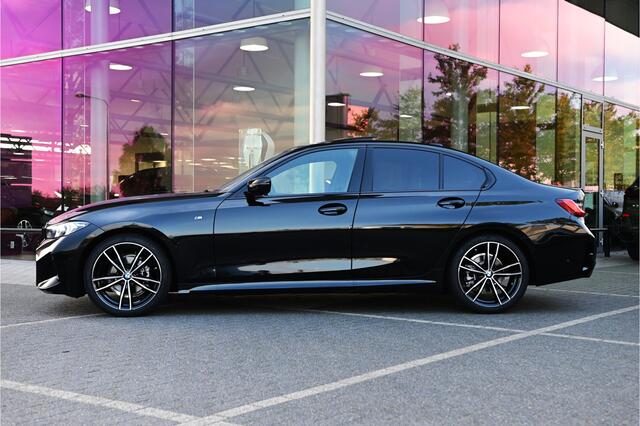 BMW 3-SERIE 318i M Sport Automaat / Schuif-kanteldak / Trekhaak / Sportstoelen / Parking Assistant / M Sportonderstel / Stoelverwarming
