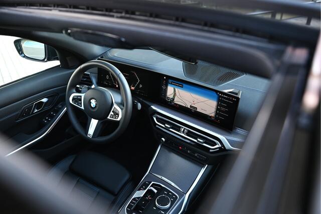BMW 3-SERIE 318i M Sport Automaat / Schuif-kanteldak / Trekhaak / Sportstoelen / Parking Assistant / M Sportonderstel / Stoelverwarming