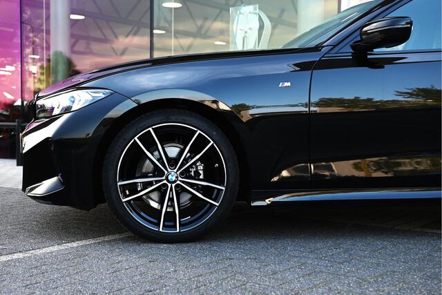 BMW 3-SERIE 318i M Sport Automaat / Schuif-kanteldak / Trekhaak / Sportstoelen / Parking Assistant / M Sportonderstel / Stoelverwarming