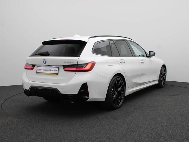 BMW 3-SERIE Touring 330e M Sportpakket Pro | Innovation Pack | Comfort Pack | Stuurwielrand Verwarmd | Comfort Access | Panoramadak | Elektrisch Verstelbare Stoelen | Driving Assistant Professional | Harman Kardon | 19''