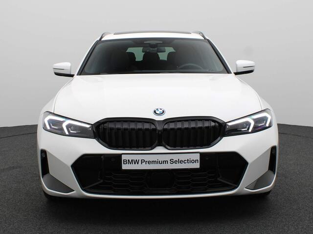 BMW 3-SERIE Touring 330e M Sportpakket Pro | Innovation Pack | Comfort Pack | Stuurwielrand Verwarmd | Comfort Access | Panoramadak | Elektrisch Verstelbare Stoelen | Driving Assistant Professional | Harman Kardon | 19''