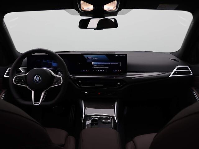 BMW 3-SERIE Touring 330e M Sportpakket Pro | Innovation Pack | Comfort Pack | Stuurwielrand Verwarmd | Comfort Access | Panoramadak | Elektrisch Verstelbare Stoelen | Driving Assistant Professional | Harman Kardon | 19''
