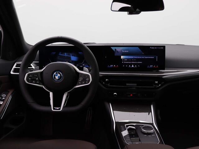 BMW 3-SERIE Touring 330e M Sportpakket Pro | Innovation Pack | Comfort Pack | Stuurwielrand Verwarmd | Comfort Access | Panoramadak | Elektrisch Verstelbare Stoelen | Driving Assistant Professional | Harman Kardon | 19''