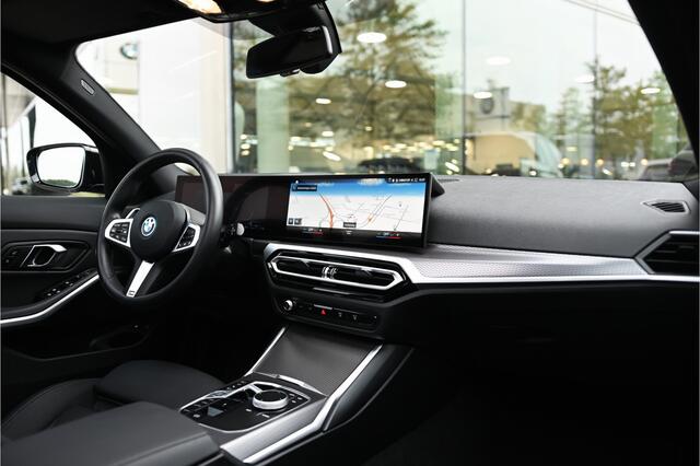 BMW 3-SERIE Touring 330e High Executive M Sport Automaat / Panoramadak / Trekhaak / Comfort Access / Sportstoelen / Stoelverwarming / Adaptieve LED / Active Cruise Control