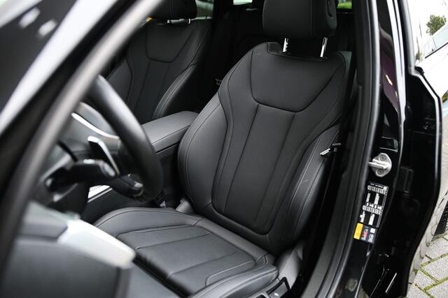 BMW 3-SERIE Touring 330e High Executive M Sport Automaat / Panoramadak / Trekhaak / Comfort Access / Sportstoelen / Stoelverwarming / Adaptieve LED / Active Cruise Control