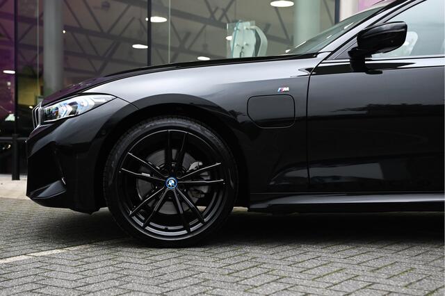 BMW 3-SERIE Touring 330e High Executive M Sport Automaat / Panoramadak / Trekhaak / Comfort Access / Sportstoelen / Stoelverwarming / Adaptieve LED / Active Cruise Control