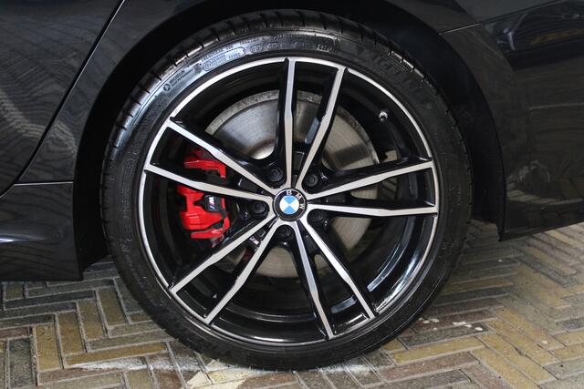 BMW 3-SERIE Touring 330e Business Edition Plus M-sport | Incl. 12 maanden garantie | 1ste eigenaar! | 100% dealeronderhouden | Cruise control | Climate control | Stoelverwarming | M-sport uitgevoerd | Apple carplay/Android auto |