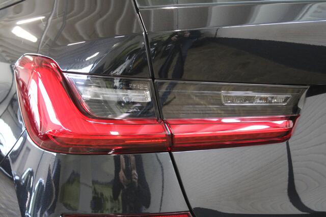 BMW 3-SERIE Touring 330e Business Edition Plus M-sport | Incl. 12 maanden garantie | 1ste eigenaar! | 100% dealeronderhouden | Cruise control | Climate control | Stoelverwarming | M-sport uitgevoerd | Apple carplay/Android auto |