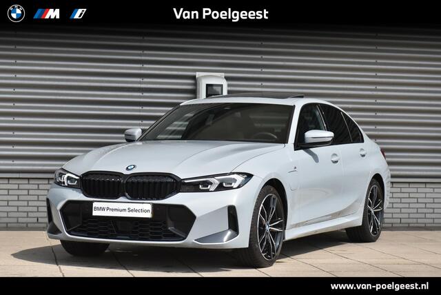 BMW 3-SERIE Sedan 330e M sport / Travel Pack / Trekhaak / Harman Kardon