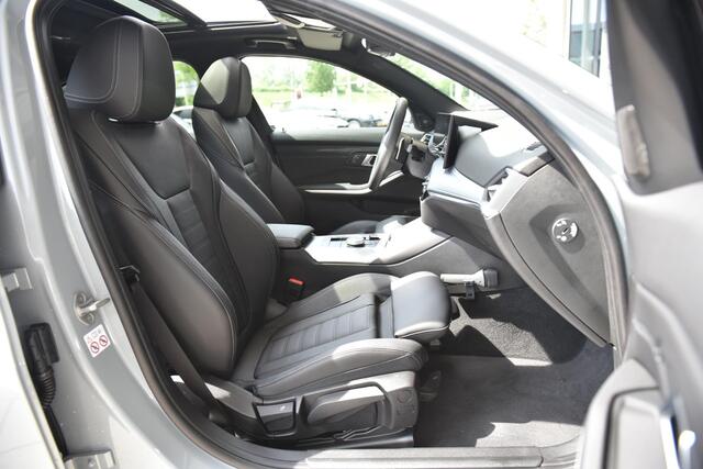 BMW 3-SERIE Sedan 330e M sport / Travel Pack / Trekhaak / Harman Kardon